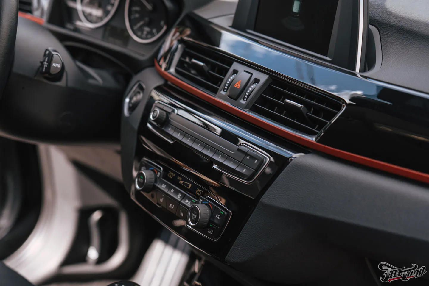 Химчистка салона и мойка подкапотного пространства BMW X1